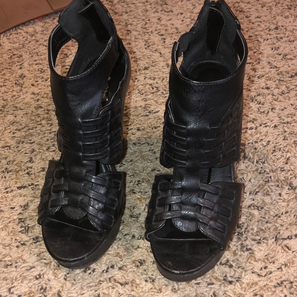 Black punky heels!